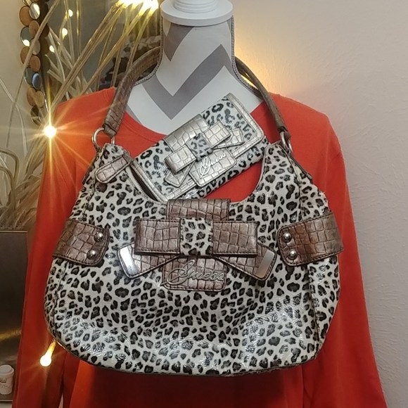 Guess Handbags - COPY - Guess Purse & Wallet!